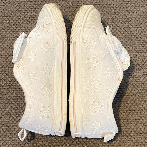 OshKosh white slip on sneakers, toddler size 9 - Picture 5 of 6